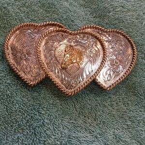 Western belt buckle / 3 hearts, 1 horse head in the center heart